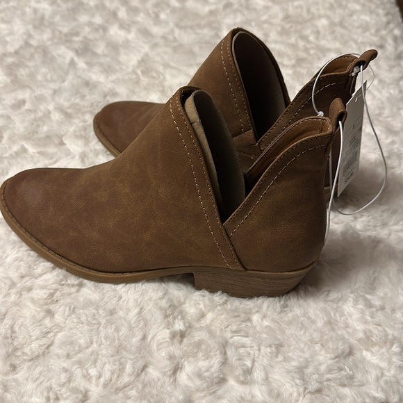 NWT Universal Thread Brown Booties/Boots *8* - Picture 2 of 4